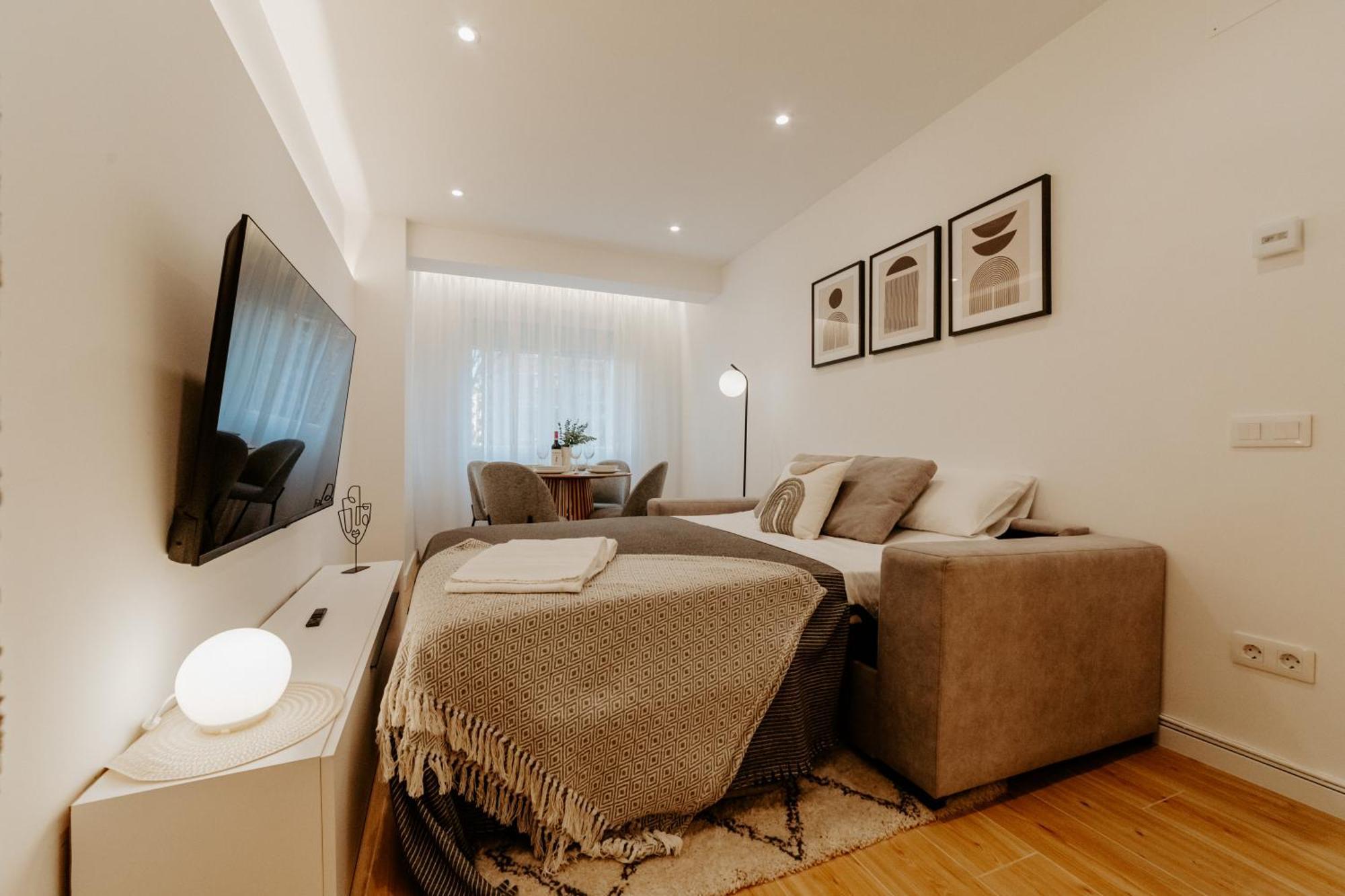 Luxury Apartment *